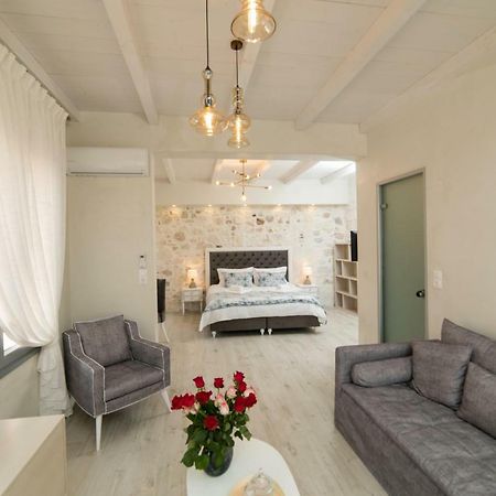 Jacuzzi Suite In The Heart Of Oldtown レティムノ エクステリア 写真