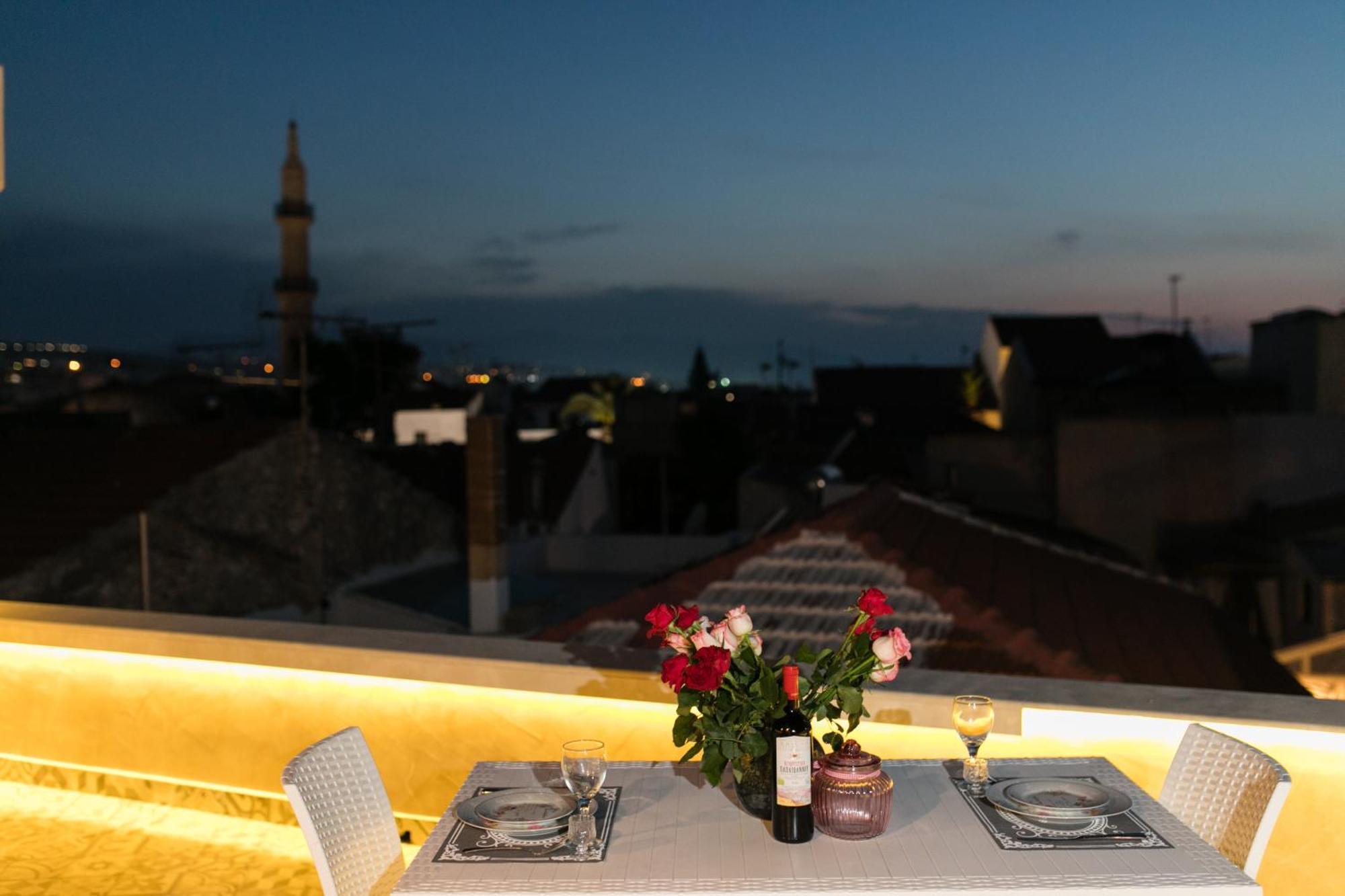 Jacuzzi Suite In The Heart Of Oldtown レティムノ エクステリア 写真