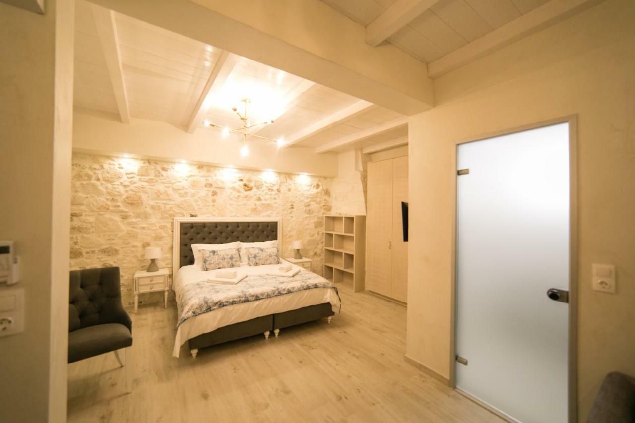 Jacuzzi Suite In The Heart Of Oldtown レティムノ エクステリア 写真