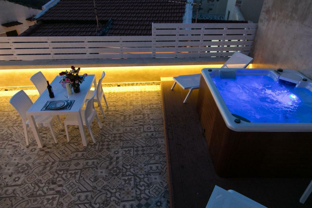 Jacuzzi Suite In The Heart Of Oldtown レティムノ エクステリア 写真