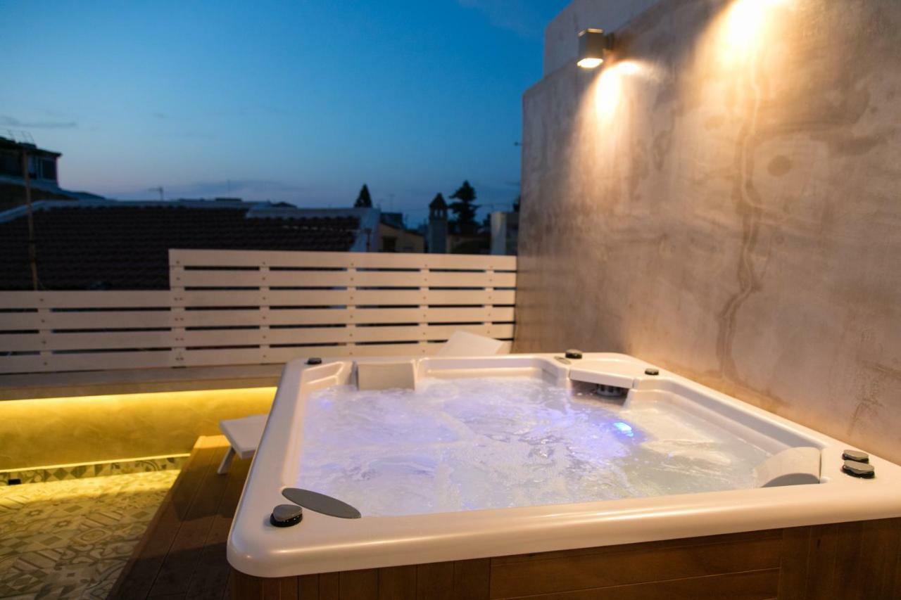 Jacuzzi Suite In The Heart Of Oldtown レティムノ エクステリア 写真
