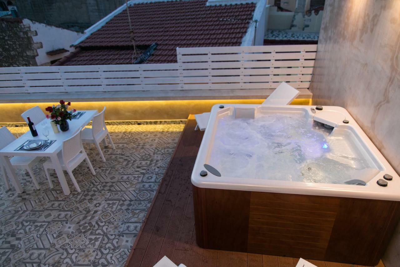Jacuzzi Suite In The Heart Of Oldtown レティムノ エクステリア 写真