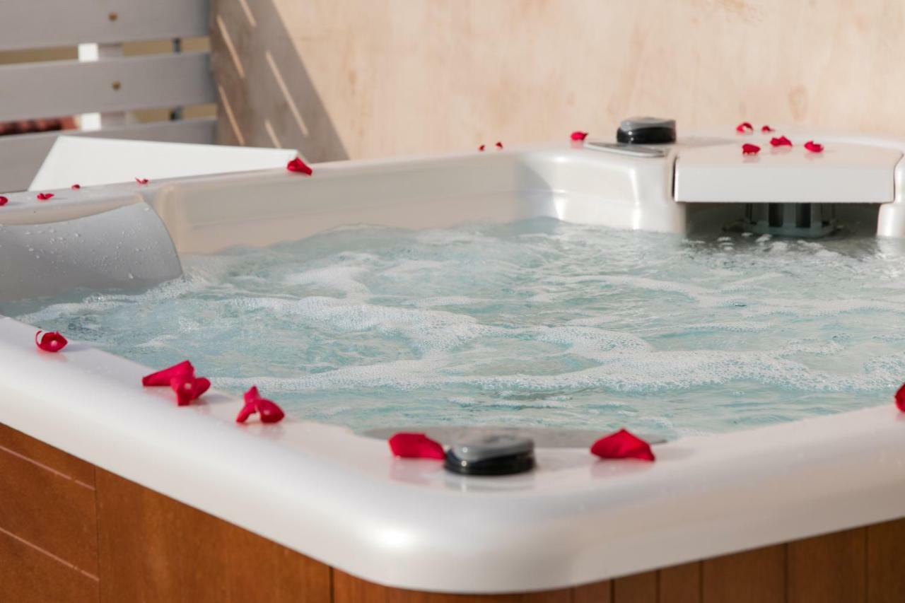 Jacuzzi Suite In The Heart Of Oldtown レティムノ エクステリア 写真