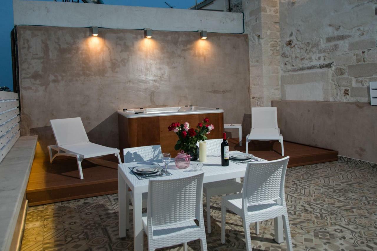 Jacuzzi Suite In The Heart Of Oldtown レティムノ エクステリア 写真