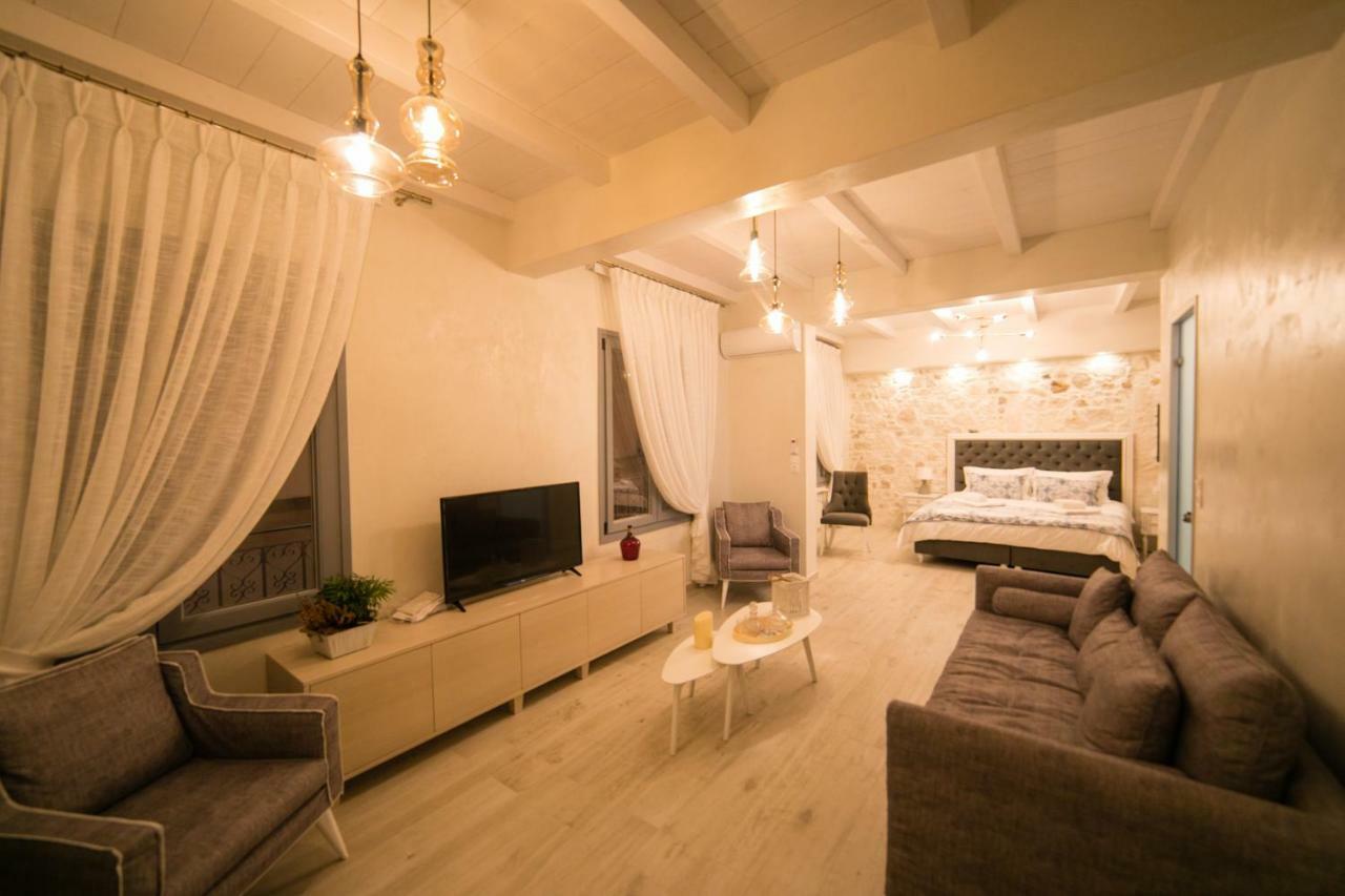 Jacuzzi Suite In The Heart Of Oldtown レティムノ エクステリア 写真