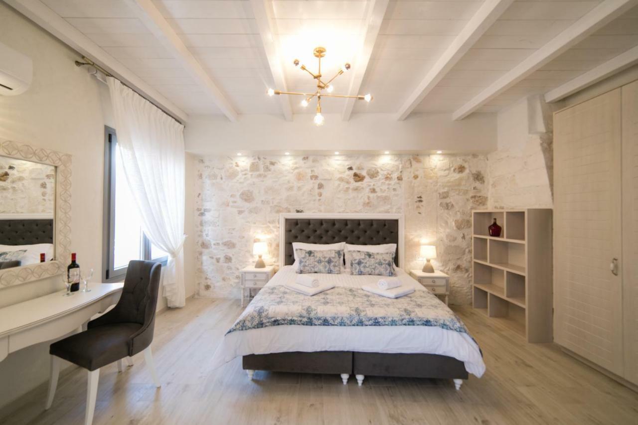 Jacuzzi Suite In The Heart Of Oldtown レティムノ エクステリア 写真